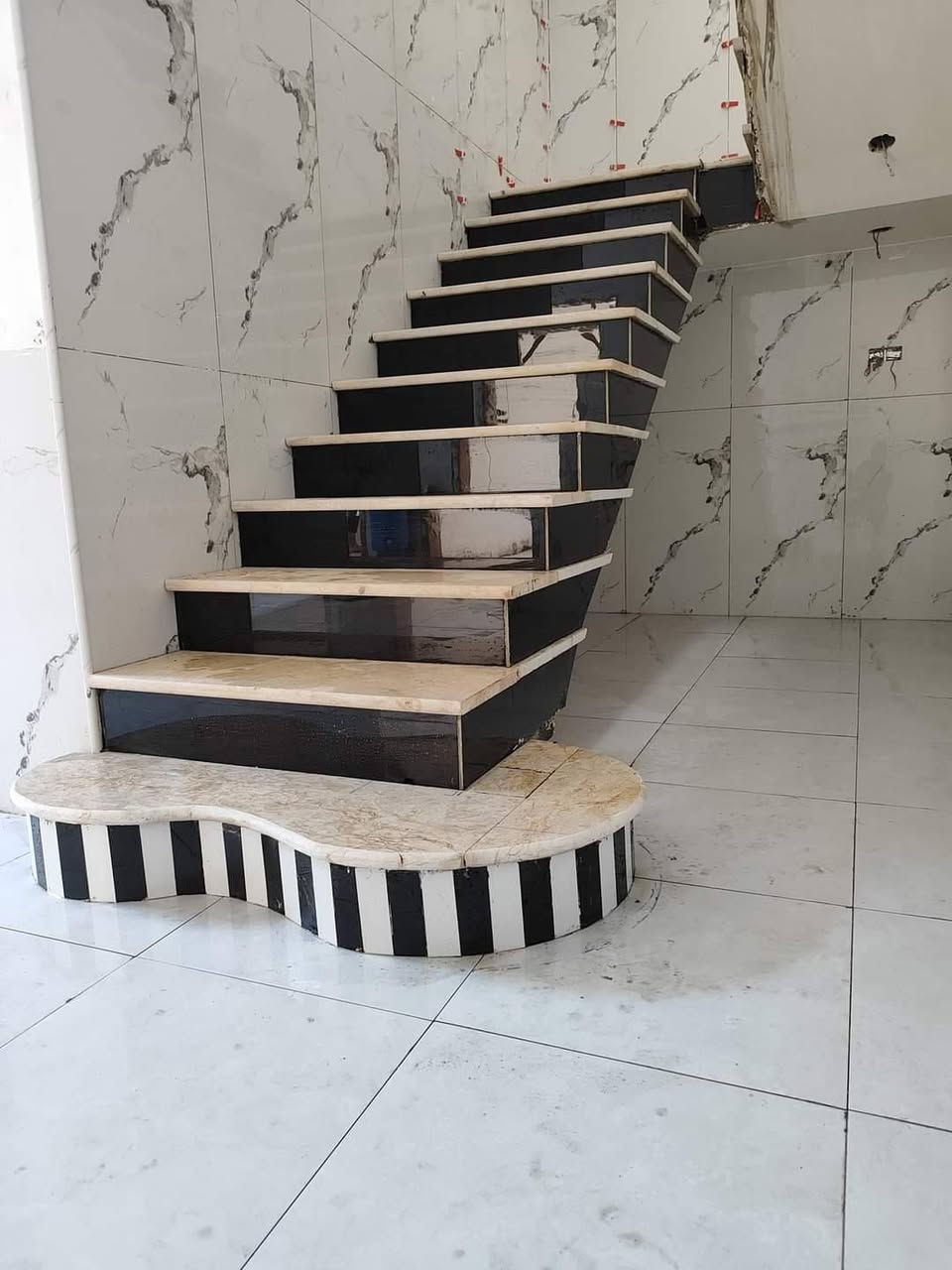 سلام عليكم 🏣 
الصافي  للتشطيبات  
يوجد كادر متميز بل عمل
يرجى المراسله واتساب 
*********** واتساب 

***********
