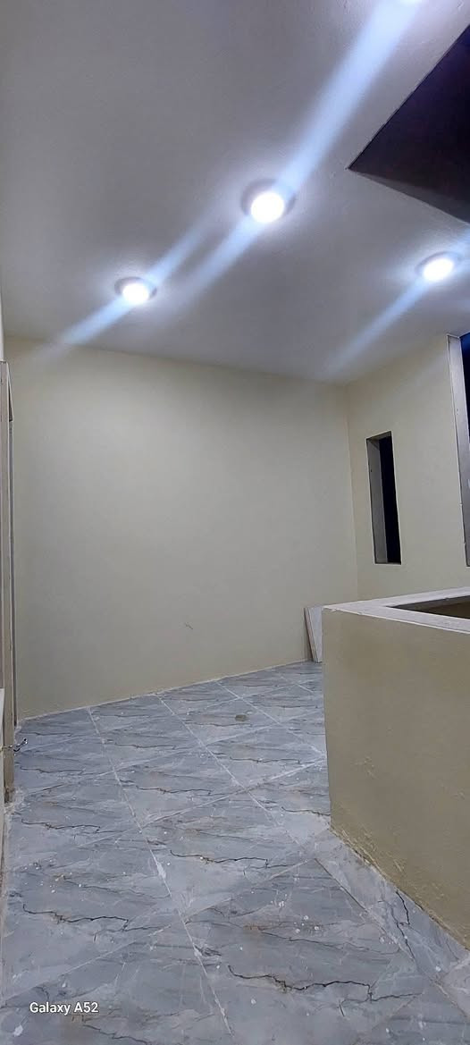 بيت طابقين سكني للبيع
حي سومر  (قرب التقاطع الثاني ) 

المساحة  100م ____ 05 × 20

1 / غرفة نوم وهول واستقبال ومطبخ وصحيات .

2 /  غرفتين نوم وهول وصحيات. 

بيتونة كبيرة

بورسلين  وسيراميك وسقف ثانوي .
الاستقبال والهول جبس بورك  . 

شرط التحويل 

السعر ( 115 ) قابل للتفاوض 

***********
***********
