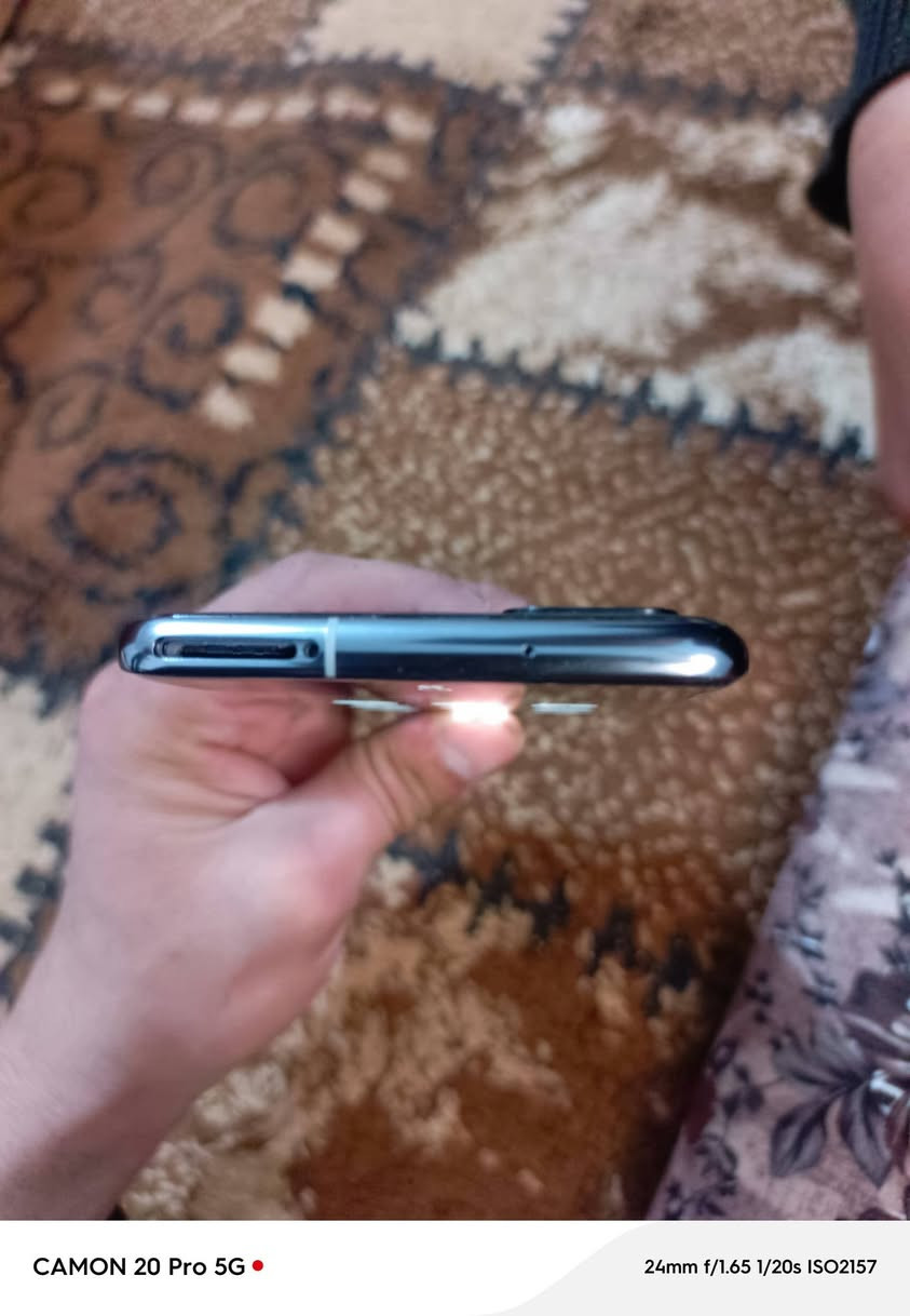 السلام عليكم سامسونج اس 20 بلص داكره 128 را 12+8 يعني 20 ببجي 60 فريم يصور القمر نضيف بس مكسور ظهر ***********/***********
