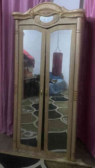 كنتور بابين 
وكنتور اربع بوب 
وميز تواليت 
وزاويه 
السعر 225 بيها مجال بسيط حك النقل
الغرفه مامشدوده عدل مثل ماواضح بالصور 
المكان حي الحكيم خلف حي الجزائر 
***********
