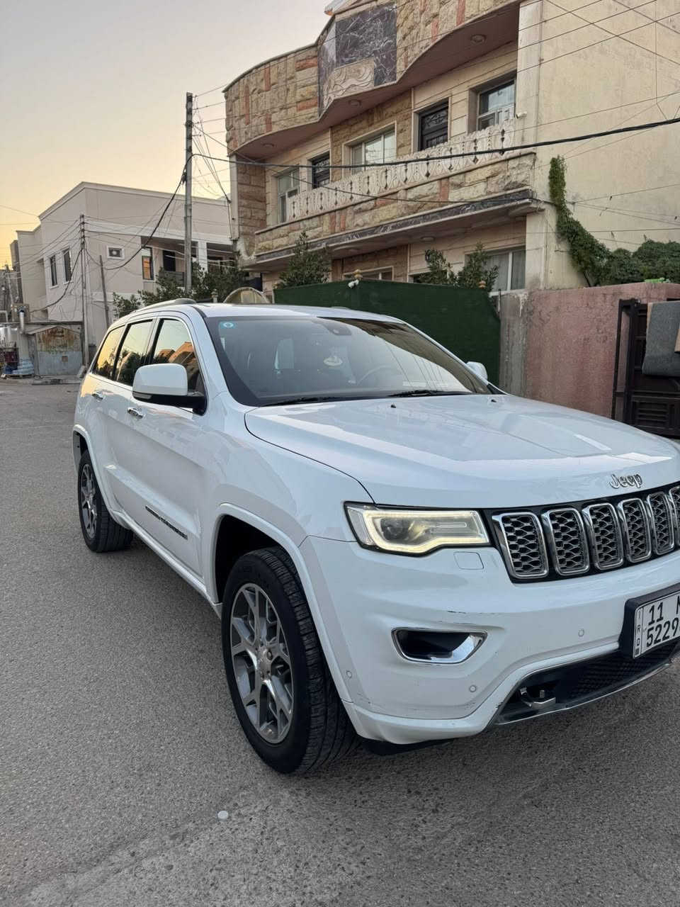 جيب اوفر لاند
الموديل :2020 . (خليجي) .
اللون: ابيض  
المحرك : V6.  3.6L . 
العداد : 78  الف ميل . 
الضمان : 3 سنوات او 60 الف كيلو متر .
 
المواصفات :
* دفع رباعي 4x4 . 
* تحذير النقطة عمياء  .
* شاشات خلفية . 
* نظام الاسطفاف الآلي (اوتو بارك) .
* ويل قياس 20 انج .
* سقف بانوراما . 
* شاشه كبيرة 8.4 انج . 
* نظام الخرائط (GPS) .
* نظام التعليق هوائي (جكات) . 
* ستيرن كهربائي . 
* المصابيح الأمامية زنون .
* كشافات الضباب زنون .     
* تشغيل عن بعد .
* صندوق كهربائي .
* مقصورة الركاب من الجلد الفاخر .
* حفظ وضعيات الجلوس (ميموري) . 
* المقاعد الأمامية كهربائية .
* المقاعد الأمامية تبريد وتدفئة .
* المقاعد الخلفية تدفئة .
* مشغل اقراص CD/DVD . 
* سستم صوت هارمون كوردون . 
* حساسات أمامية
* حساسات خلفية . 
* كاميرا خلفية .
* تدفئة ستيرن . 
* بخاخ ماء على المصابيح الامامي.
* المرايا الجانبية قابلة للطي .
* مرايا متحسسه للضوء العالي . 
* مانع تصادم خلفي .
* مقود السائق من الخشب . 
* بلوتوث تلفون . 
* محدد سرعة . 
* نظام التشغيل والاطفاء الاوتوماتيكي ( Auto Start System ) .
* نظام بريك اوتماتيكي ( Auto Break System ) .

ملاحظة: 
* يوجد باب الامامي عكس السائق رصعه بسيطه اثر طخه دراجه موضحه بلصور مصلحه بارد بسيط بدون اي صبغ
*ضمان شركة ليث العبيدي

السعر : 350 وبيه مجال بسيط

للإستفسار الإتصال على رقم : ‭+964 774 784 0525‬
