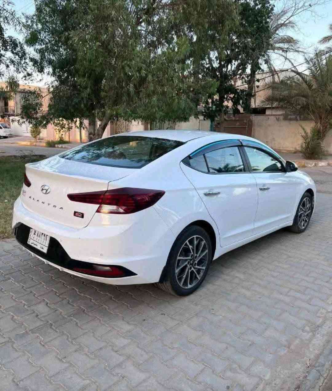 سلام عليكم هونداي ألانترا للبيع مديل 2019 وراد خليجي مكفوله كفاله عامه لا ضربه ولا صبغ ولا تبديل بيها فقط بارد بحافه البنيد 5 اصابع فقط سياره جأهزه على آخر حبايه رقم بغداد تحويل مباشر فول موصفات 1 / 1  شاشه اندرويد  كامره خلفيه دواره + أماميه تبريد ثلج قطعتين بصمه تشغيل + أبواب أشاير ترحيب دوس + أبواب مري كهرباء + شفط + أشاره فتحه سقف 5 ويل كب + تخم تاير جديد تحكم ستيرن جهتين تحديد مسار + 3 وضعيات قياده لايت عدسه لد نقطه عمياء دأخل لونين مكينه 2000 دوش مأمفتوحه و جديده ألسعر 75 ورقه وبيها مجال مكاني كربلاء للستفسار ***********
