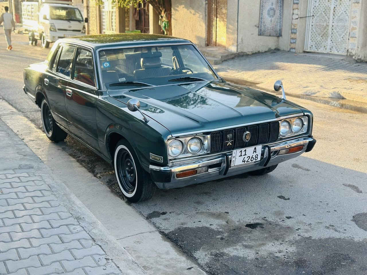 سياره كراون البيع موديل 1976
سياره مكفوله فقط صبغ جماليه 
تبريد شغال كهربائيات كله شغال 
رقم نكليزي بغداد 
مكينه ٤ سلندر كير ٤ نمر 
سعر ٧٥ بيه مجال قليل 
مكان السيارة بغداد حسينية 
رقم ***********
