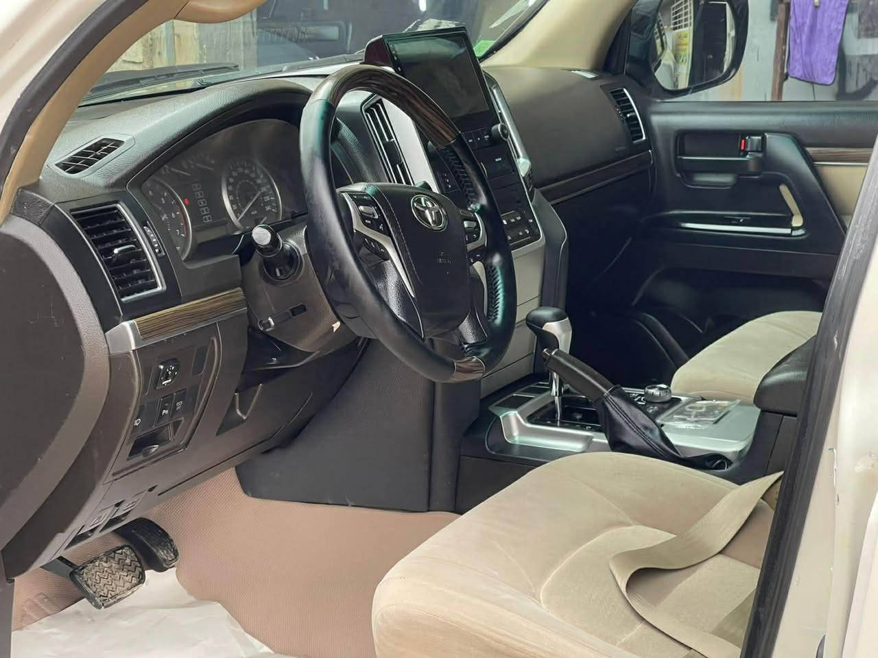 2010 8 پستؤن
كامل كراوة بة 2021
سةيارةكة عام بؤياخة 
سةيارةكة دوبةية مةنة فيسو رةقةمي دوبةي لةگةلة 
گيرو مةكينةي بة شةرتة
سةيارةكة تا بلي جوانة 
سعري ١٩٠ 
viber / whatsApp
*********** شمشمل, السليمانية
