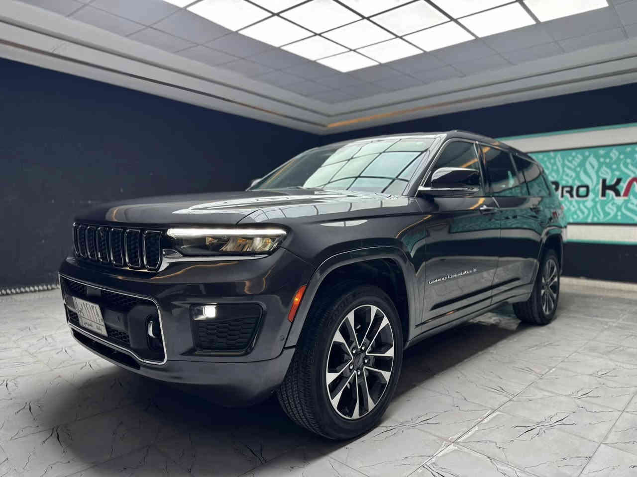 جيب كراند شروكي اوفر لاند 2022
رقم بغداد باسمي
فول مواصفات 
جكات كهرباء تصعد وتنزل السيارة 
سستم صوت ماكنتوش 19 سماعة 
دفع رباعي 
وضعيات قيادة 
اضائه لد متغيرة بالكامل داخل السيارة 
سقف بانوراما قابل للفتح 
بصمة تشغيل 
دخول ذكي في جميع الابواب 
عجلات المنيوم قياس 20 
7 مقاعد 
مقاعد جلد 
مقاعد امامية وخلفية تدفئة + تبريد 
شاشة لمس حجم كبير 
تحديد مسار ومحافظة على المسار 
حساسات امامية 
حساسات خلفية
نظام الكبح التلقائي 
مري كهرباء 
رادار امامي 
رادار جانبي 
هيتر بالمري 
تعتبم بالمري 
اوتو هولد 
اوتو ستوب 
خزن مقاعد 
مقاعد كهرباء 
٣ قطع تبريد 
جنطة ذكية كهرباء 
عداد دجتل متغير ثيمات 
وهواي مواصفات بعد
كير ماوس 
لد نهاري 
بكلايت لد
داخل مطعم بالصاج
تدفئة ستيرن
تبترونك
نظيفة جدا السيارة بدون اي نقص جاهزة من كلشي اي ملاحضة مابيهة تخم تاير جديد  
صبغ طرف الجامع والبنيد بدون ايرباك جديدة جدا
مكان السيارة كربلاء 
السعر 375$ وبيهة مجال 
للاستفسار 
***********
