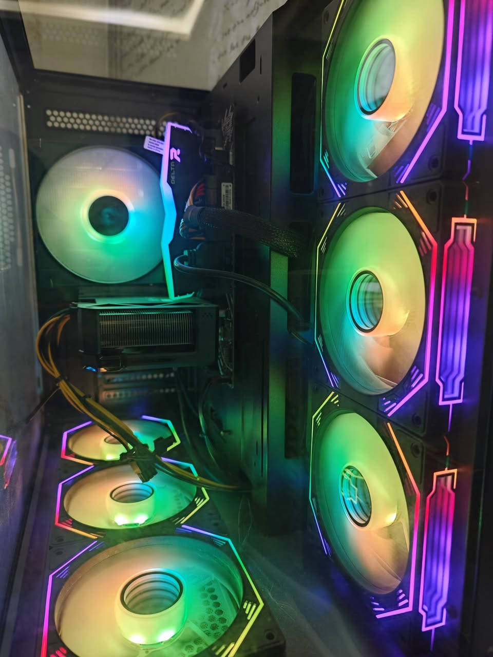 High-performance custom-built PC,تجميعة نظيفة كلش للبيع، pc
💻 Specifications:

CPU: Intel Core i5-12400F (12th Gen)

GPU: NVIDIA GeForce RTX 4060 – 8GB

RAM: 32GB 2×16 DDR4 3200MHz

Storage: 1TB NVMe SSD (Very fast)

Motherboard: ASUS PRIME H610M-K D4

Power Supply: Gamdias KRATOS E1 600W

Case: RGB Gaming Case with 6 ARGB Fans

CPU Cooler: DeepCool AG400 ARGB

🎮 Performance:

Runs all modern games smoothly (1080p & 1440p)

Excellent for video editing, rendering, CAD, and multitasking

Fast boot & loading times

✅ Condition:

Clean, excellent condition

No issues, fully tested

Ready to use

💰 Price: $750


**إذا كنت صاحب هذا الإعلان وتريد حذفه لأي سبب، رجاءا أرسل رسالة إلى الدعم الفني**