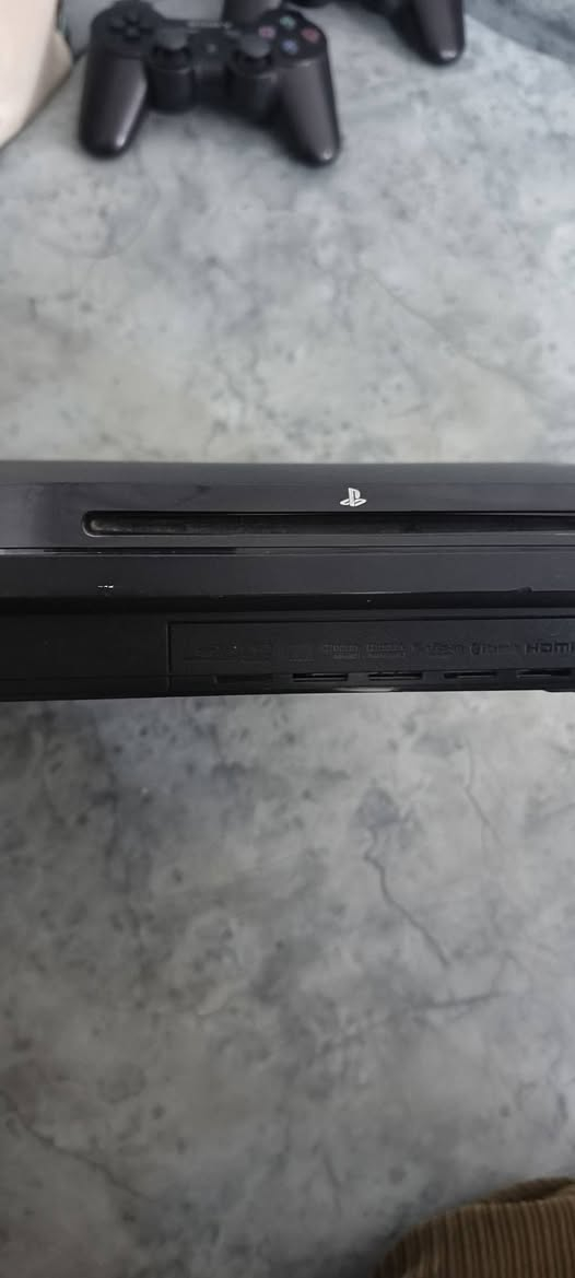السلام عليكم شباب بلي ستيشن سلم بي 12 لعبه اريد ابيعه بي كامل ملحقاته  واير HDبي2 واير شحن واير تشغيل والبلي نضيف الله شاهد ولامصلح ولابي شي ولا مفتوح مكاني نجف حي مكرمه السعر 175 وبي مجال حك جيتك للاستفسار (***********)
