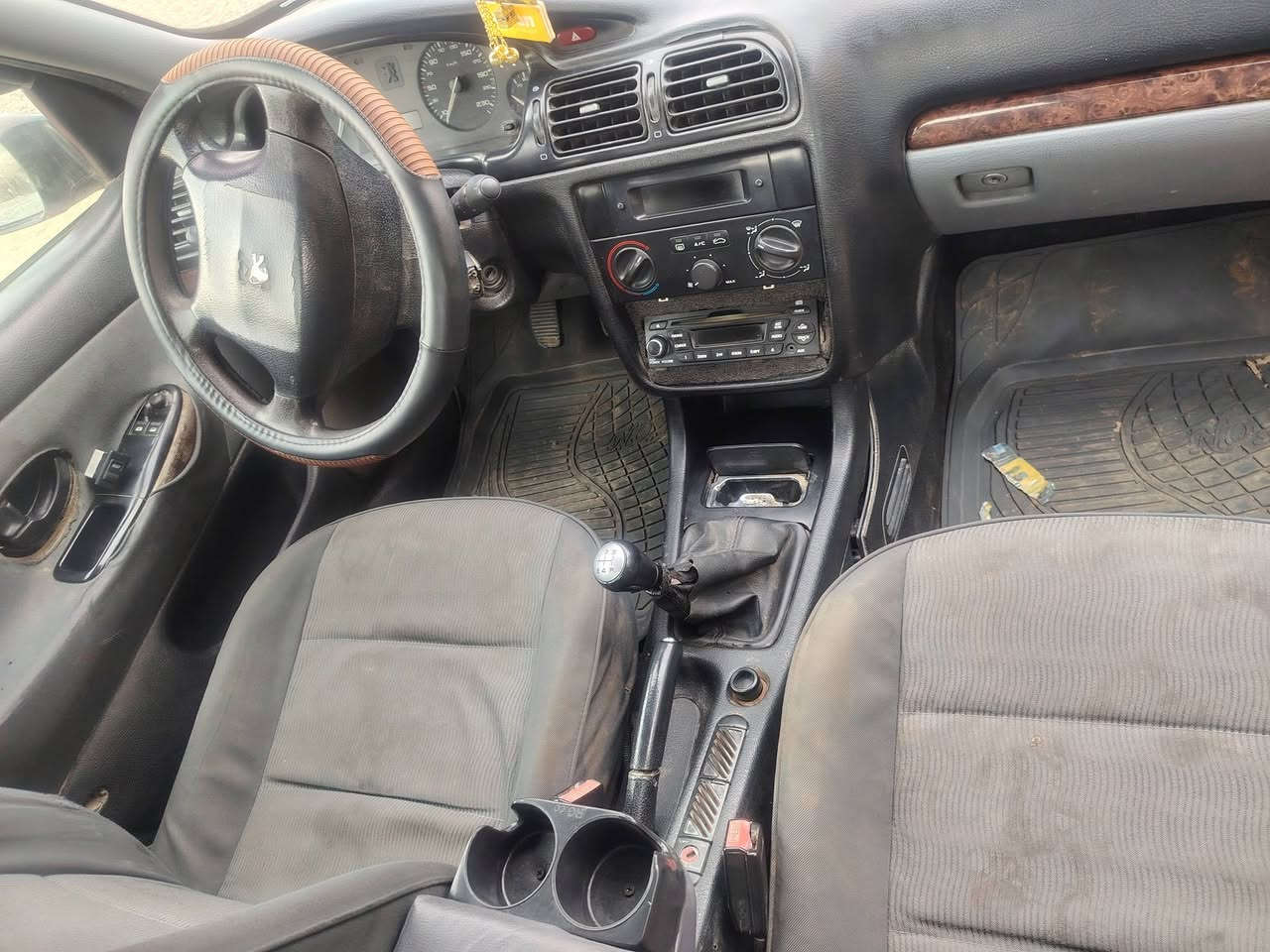 السلام عليكم
بيــــــــــــــجو 406
2001 
السياره رقم 
سياره كير محرط شرط 
تايرات 4جدد
يرهم مراوس 
يرهم مقدمه الباقي قصط
السعر35بيها مجال حك الجيه 
العلم الربيضه
الاستفسار ***********
