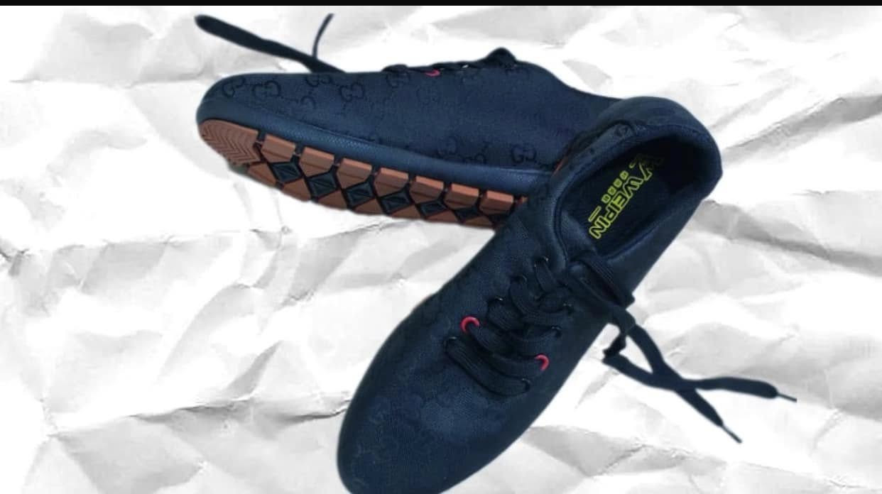 سلام وعليكم حبايب احذيه ترانشوز وبيهم مال طوبه ستد. للبيع شلايف  4كله باله أوربي. بيع مستعجل لين ماعندي مكان وريد اييهم شلع  شخص عله باب الله يجي وبخدمته ل عنوان بصره كرمت علي ***********
