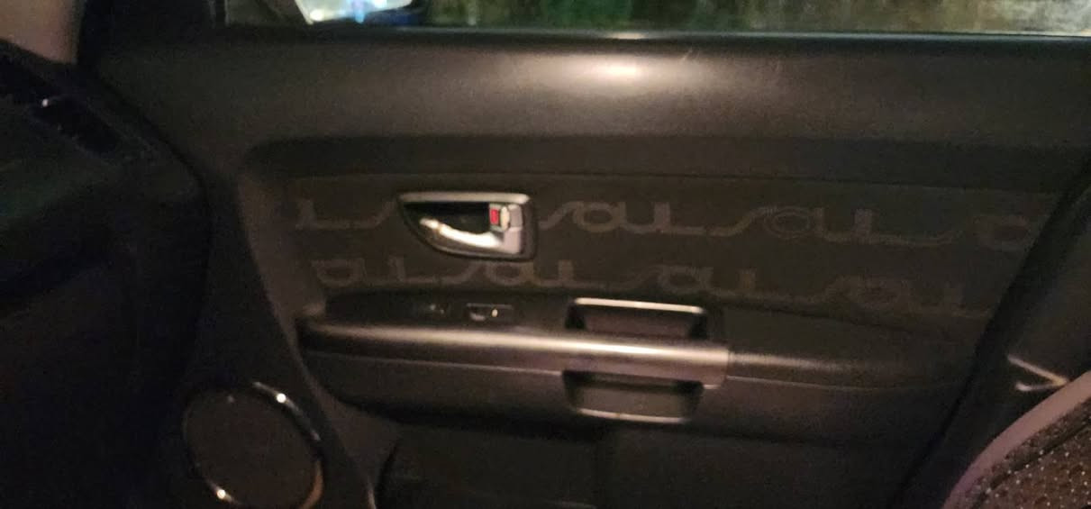 للباحثين عن السيارة العملية والاقتصادية متوفرة الآن كيا صول موديل 2013 بحالة فنية ممتازة، ومصروف عليها من الصدام للصدام
المواصفات والأداء:

المحرك : 2000 دوش DOHC) - عزم وقوة.

ناقل الحركة أوتوماتيك.

المسافة المقطوعة: 119 ألف ميل.

التبريد كمبريسر وراديتر تبريد "جديد" ثلج

التحديثات الأخيرة السيارة مشدودة جديد)

صدر أمامي وخلفي جديد بالكامل.

باتري جديد + طقم تايرات جدد.

السيارة برغي واحد ما محتاجة جاهزة للاستخدام فورا.

الأوراق القانونية وحالة البدي:

الرقم بغداد - السنوية نافذة لغاية 2027 وباسم صاحبها (تحويل مباشر).

حالة البدي: ضربتها بأمريكا كانت بسيطة بين البابين جهة

السابق) ومصلحة بدقة.

ملاحظة: تم رش الجاملغ الأيسر والبنيد بسبب "الكلير" (تجميلي فقط).

السعر المطلوب :98 ورقة (سعر مناسب جداً).

مكان التواجد: بغداد - حي الجهاد.

للتواصل والاستفسار عبر الاتصال او الواتساب

***********
