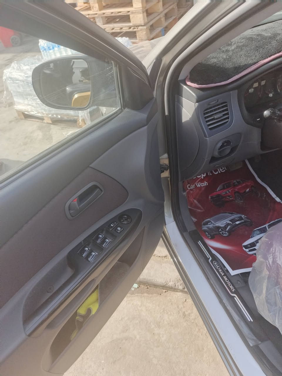 سلام عليكم للبيع كيا ريو 2011 فول مواصفات عده الفتحه سياره صفاحهة موس تجي وتشوف مكفولة كفاله عامه من كلشي عده بارد كد إصبع مكينه كير دوشمه عامه السياره عله وضع الشركه ماشيه 100الف سياره جديدة بمعنى الكلمة جانت مضمومه أمانه العنوان الكاضميه رقم ***********
