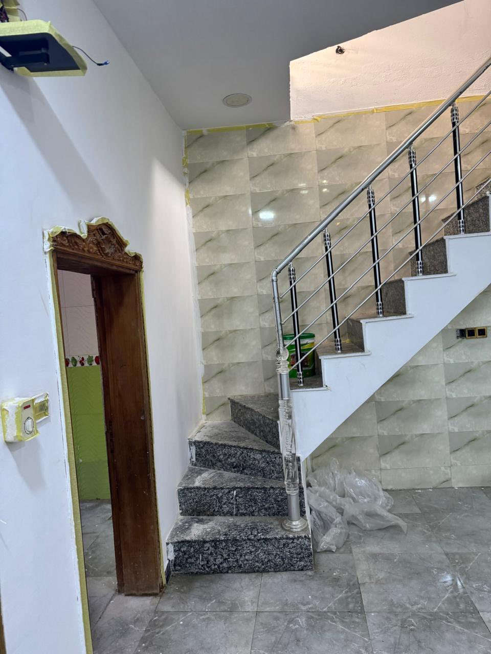 دار للبيع حي الشهداء البلوك الاول خلف الشارع العام فرع 12 متر منطقة هادئه مساحة 156وربع  طابو صرف بناء 2022 كراج +صحيات خارجية+استقبال +مطبخ+صالة+غرفة نوم+غرفة اطفال+صحيات داخليه الطابق الثاني صاله + الباقي كله صاعد للسقف بس ينسقف مسوي سندويج حالياً 

السعر المطلوب 140 مليون وبي مجال بسيط 

***********
