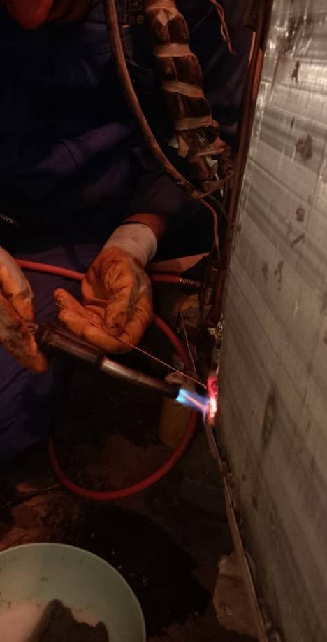 حياكم الله قبل بداية موسم الصيف عندك سبلت عاطل عندك صيانة للسبلت ،تنظيف سبلتك قبل الصيف يحميه من التلف بسبب كمية الاوساخ التي تؤدي الى تاكل الراديتر الداخلي و كذلك تؤثر على كفاءة التبريد اما بالنسبه للقطعه الخارجيه تؤثر على كفاءة التبريد مع سحب تيار عالي واستهلاك الوحده الخارجية.
تريد تتحول وحاير بالسبالت؟ 
 ماعليك سوى الاتصال والباقي علينا. 
نفتح السبلت ونغلق الانابيب لمنع دخول الاتربه والماء مع ترتيب الانابيب بشكل مضبوط. 
تنصيب وصيانة وشحن غاز R410a,R22
مهندس امير اختصاص تبريد فقط 
***********
***********
واتساب  كلا الرقمين
