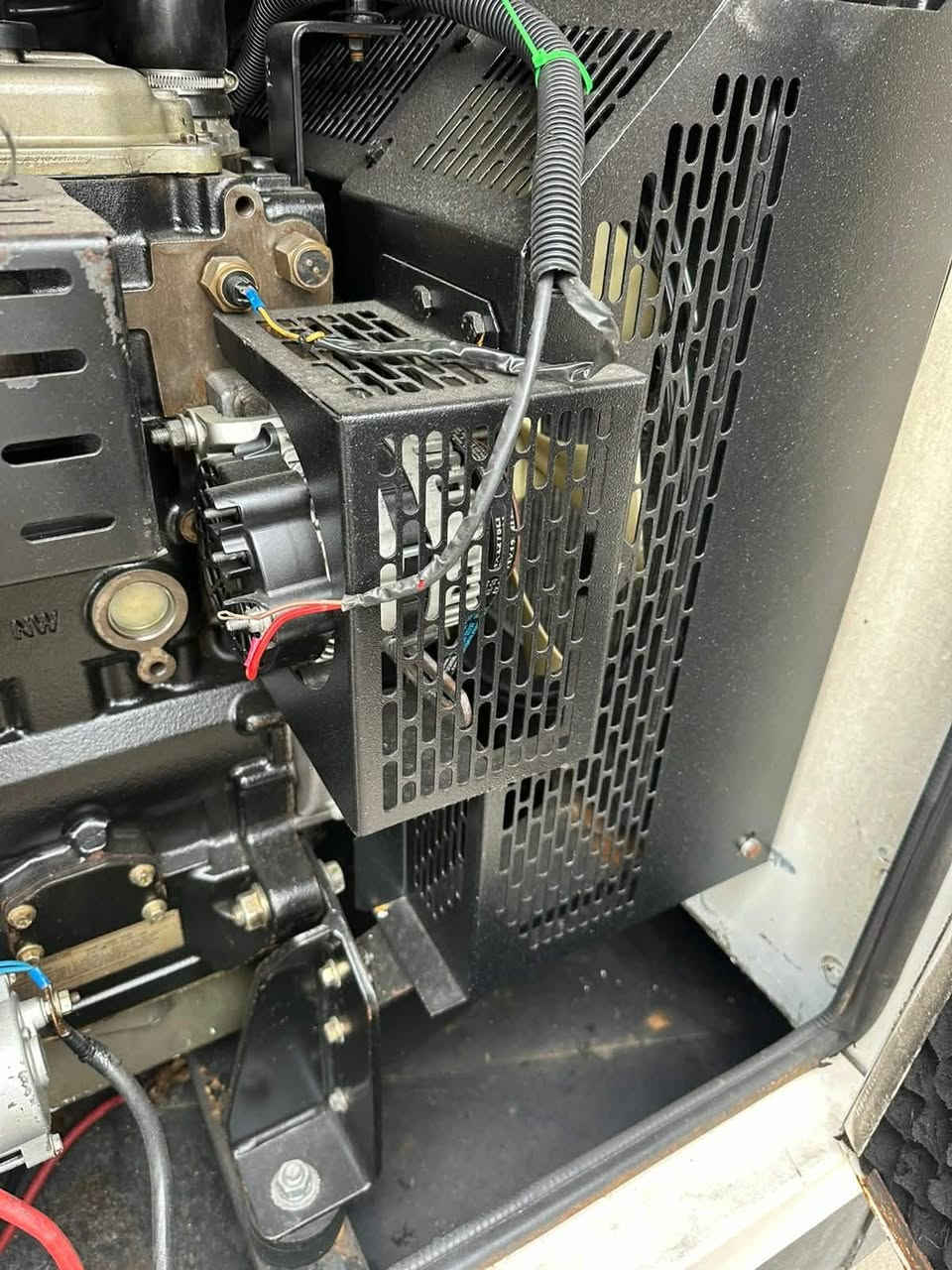 يوجد لدينا مولدات بيركنز بريطاني 
موديل حديث  حجم المحرك  4 بستم 
حجم التوليد 88 كيفي 
كاتم تكسن
 
للإستفسار اكثر اتصل عالرقم وادلل  او واتساب 
أبو علي  ***********
يوجد لدينا جميع أنواع المولدات
