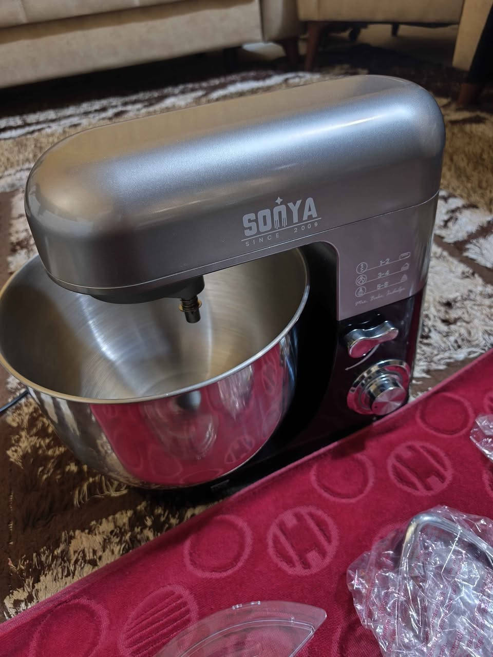 سلام عليكم للبيع عجانة كهربائية 
من شركة SONYA (سونيا) 
جديده بمعنى الكلمة مستخدمه مرتين بسسس مرتين بعدهي بالجيس وكامل الملحقات وياها وتمميز بالوعاء (الطاسة) مصنوع من الستانلس ستيل المقاوم للصدأ
 وبيه خطاف العجن (للمخبوزات).
مضرب التقليب (للكيك والحلويات).
مضرب الخفق (للكريمة والبيض). ناصرية, ذي قار


**إذا كنت صاحب هذا الإعلان وتريد حذفه لأي سبب، رجاءا أرسل رسالة إلى الدعم الفني**