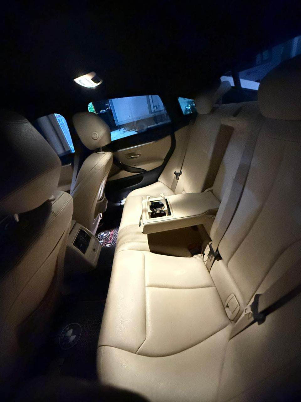 سلام عليكم 
للبيع او مراوس حسب القناعة
BMW 430 XDraiv ☠️🚀kit M 2017
75000 mi
4cylinder twin power turbo
السيارة وارد امريكي فول مواصفات ١/١ فتحة سقف كشانت جلد و تدفئة وبصمات و صندوق شفط
4 وظعيات قيادة ايكو و نورمال و سبورت و سبورت بلاس 
شاش كبير 
ماوس كبير
 وحساسات و كامرة و تحديد سرعة و تحديد مسار داخل بيج تبريد قطتين 
وبعد هواية مواصفات
تخم ويل جديد M 
تخم تاير جديد 
سرفس عام جديد 
بيهة قطعتين صبغ جاملغ سكن و بنيد بدون دواخل 
ملاحظة المحرك B46 المعروف بالقوة مو N20
قير و مكينة و حدادية و كهربائيات كلشي بشرط بشرط 
السعر $216 ورقة و بيهة مجال 
عنواني دهوك
***********
*********** السليمانية, العراق
