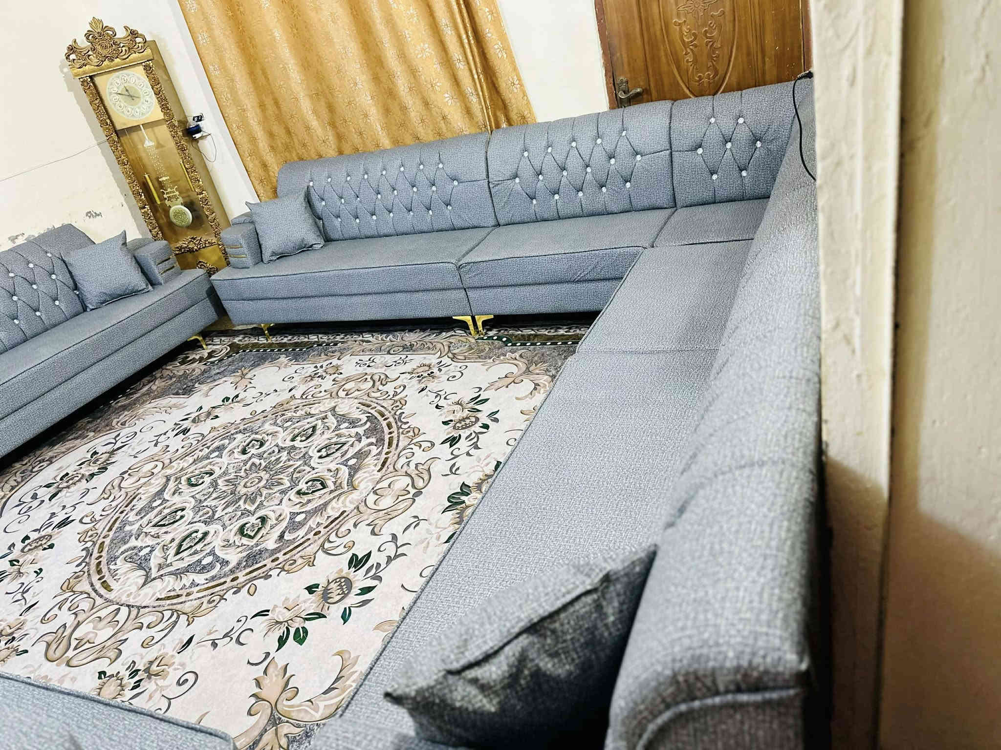 ديوانات جدد اثنين. نفس الشكل 22مقعد 14متر وكوشات 6
القماش كتان والسفنج ضغط عالي 750مكان هبهب لاتصال وتساب *********** واكو سياره توصيل بكروه
