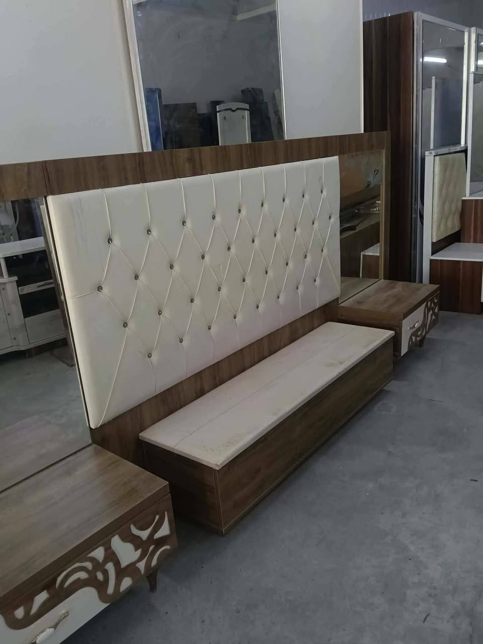 غرفه تركيه 🇹🇷مستخدم  
عدد القطع 7
السعر 500 وبي مجال 
نقل وشد 🪛داخل بغداد مجاني 
باقي المحافظات كروه


**إذا كنت صاحب هذا الإعلان وتريد حذفه لأي سبب، رجاءا أرسل رسالة إلى الدعم الفني**