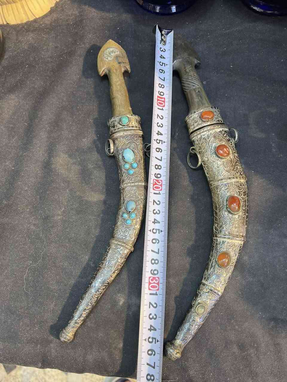 خناجر عدد 2 بغدادي فضه عالي قديم عفچاوي خالي مو العيب الطول 37 سنتم القيضه مصنوعه من الگرن


**إذا كنت صاحب هذا الإعلان وتريد حذفه لأي سبب، رجاءا أرسل رسالة إلى الدعم الفني**