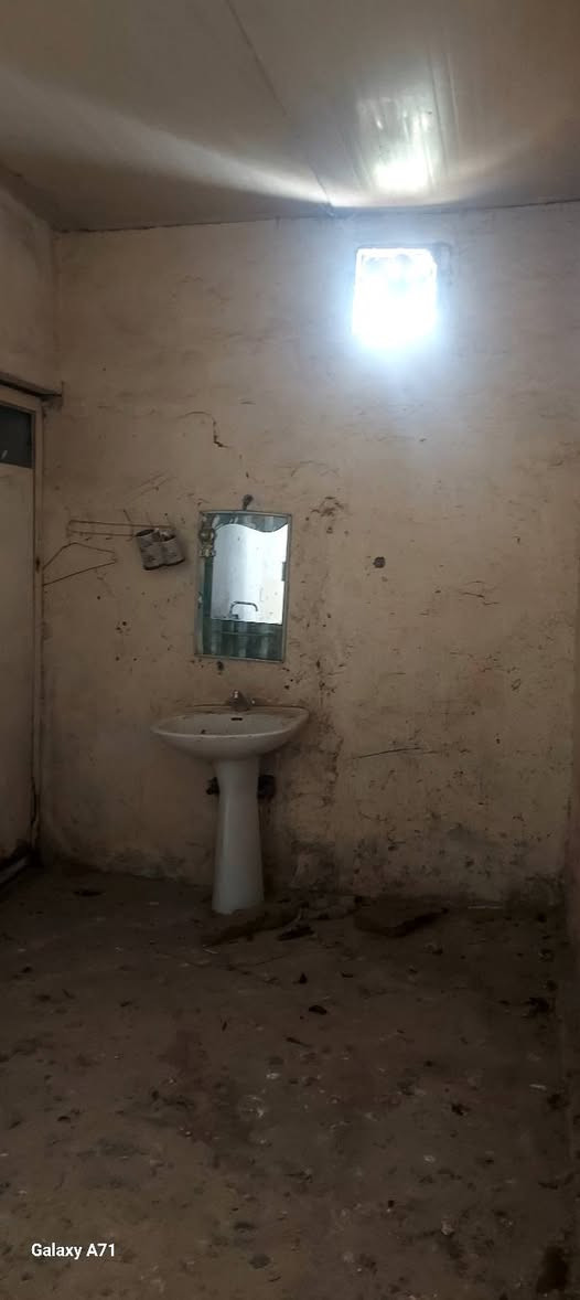 السلام عليكم ورحمة الله وبركاته دار للبيع ( تجاوز ) الفرع الاخير من ابو عظام
ركن مجاورة لبيت حجي علي فرحان ( سابقا ) تتالف من غرفتين نوم وصاله ومطبخ واستقبال وحديقه منزليه وصحيات   . 
الاتصال على الهاتف ( ***********)
