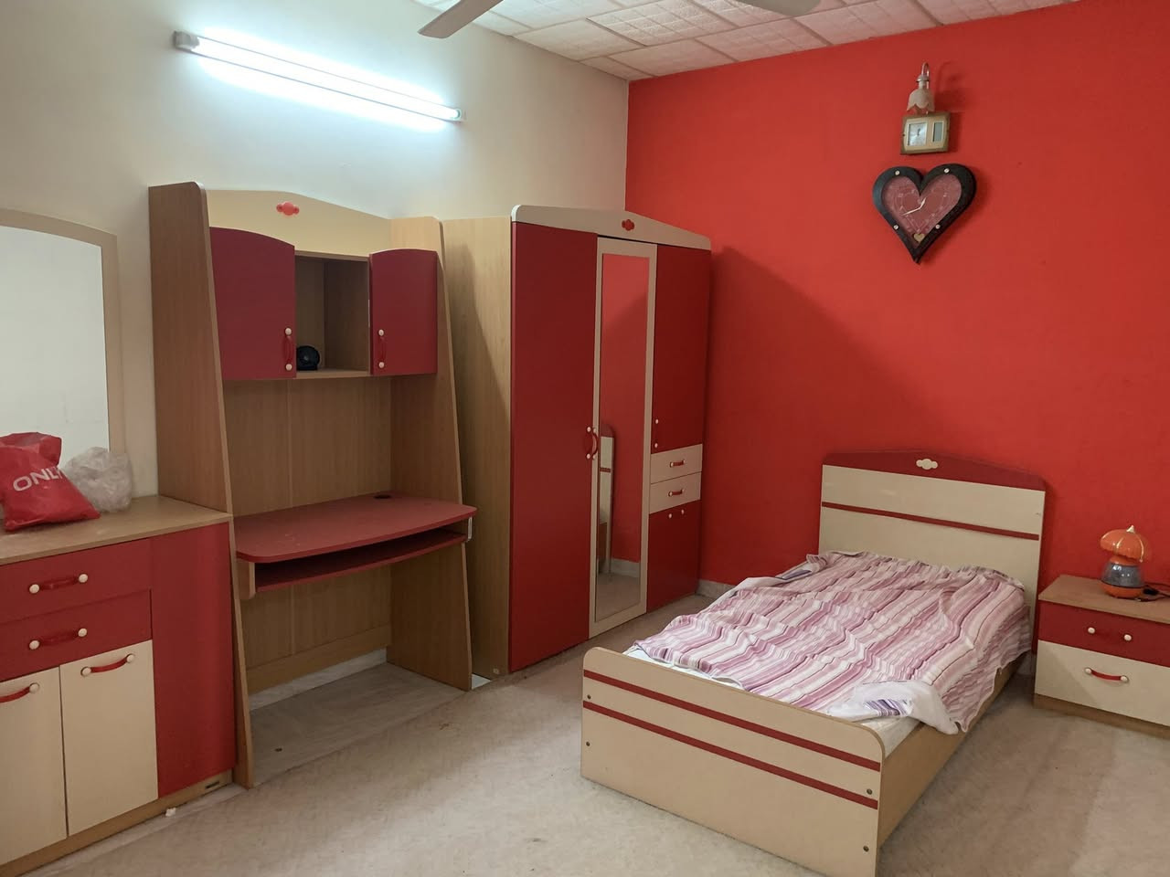 غرف نوم تركيات ماركة للبيع نفر ونفر ونص
العنوان / كاني كردا  الشارع السايدين مقابل المدرسه التركيه 
رقم موبايل ***********
