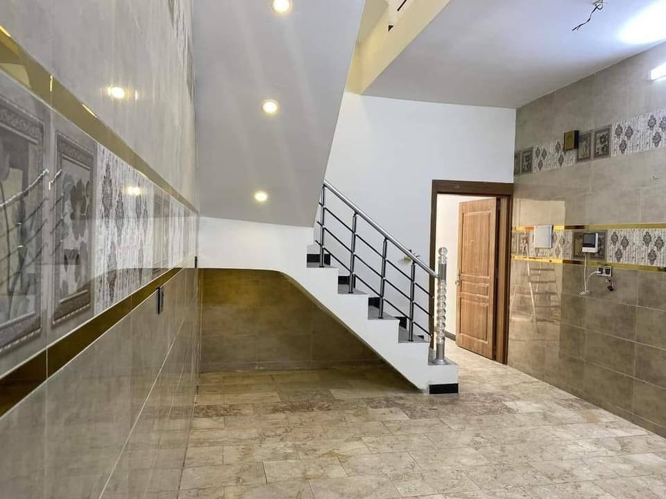 للايجار
بيت 100 متر 
 3غرف  وآستقبال مطبخ 
  وخدمات
الايجار 850 وبي مجال 
حي جهاد ديوان الضباط  
***********
