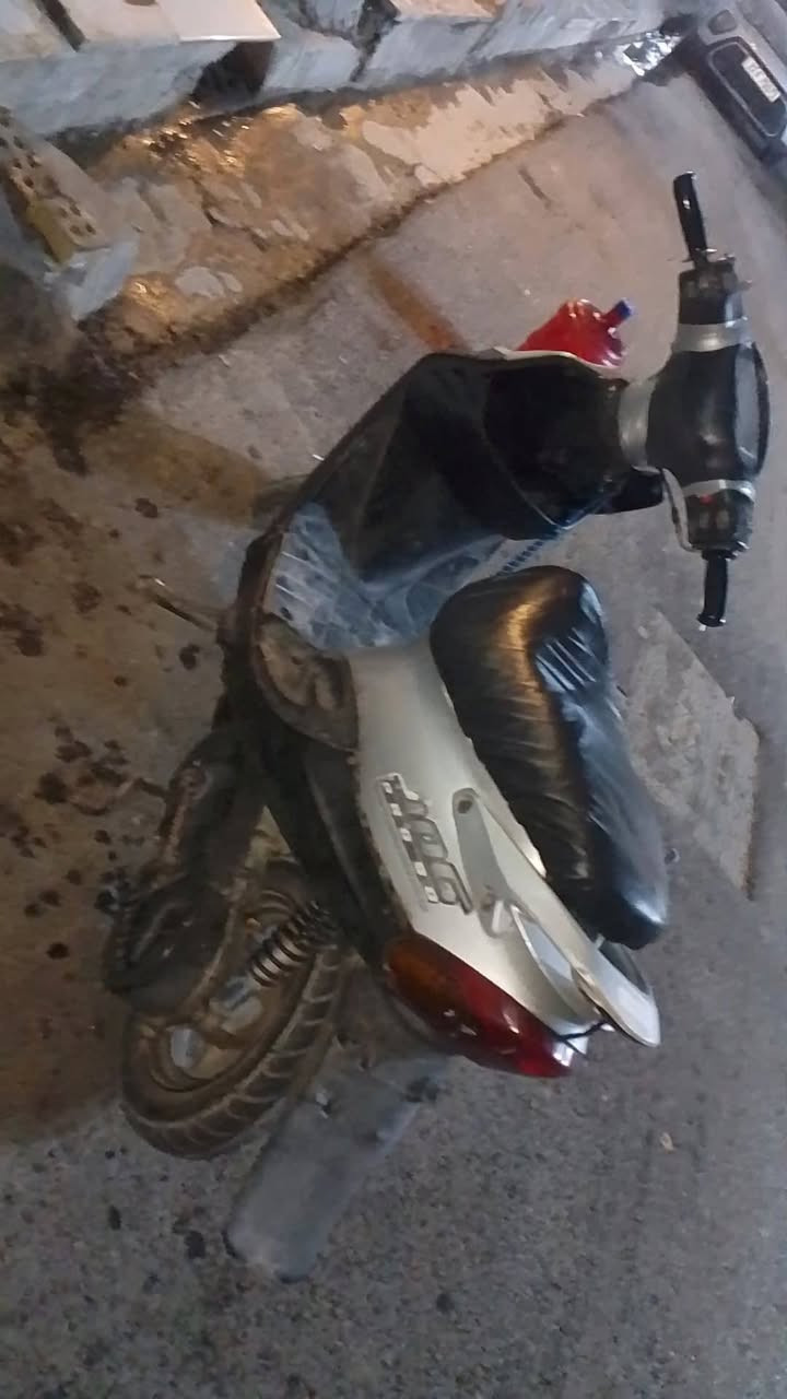 السلام عليكم دراجه ببجي شغاله سلف وهندر وشاير وهرن مكينه ناعمه حيل شلعه معدل عداد  شغاله مال سرعه عداد مال بانزين شغال مكان الشعب الاستفسار عله هاذه الرقم ***********بيه بس وتساب سعر 200بيه مجال
