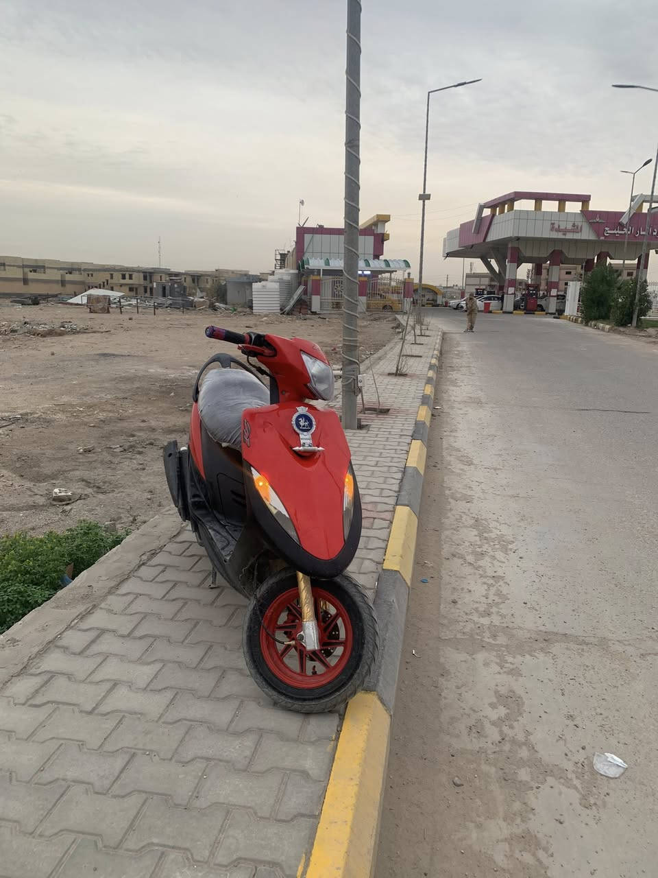 سلام عليكم اخوان ماكس عدله 49بلادي التراجه حلوه كهربايات شغاله بس الباتري عطلان سعر650 وبيه مجال مكاني حكيميه ***********بس واتساب
