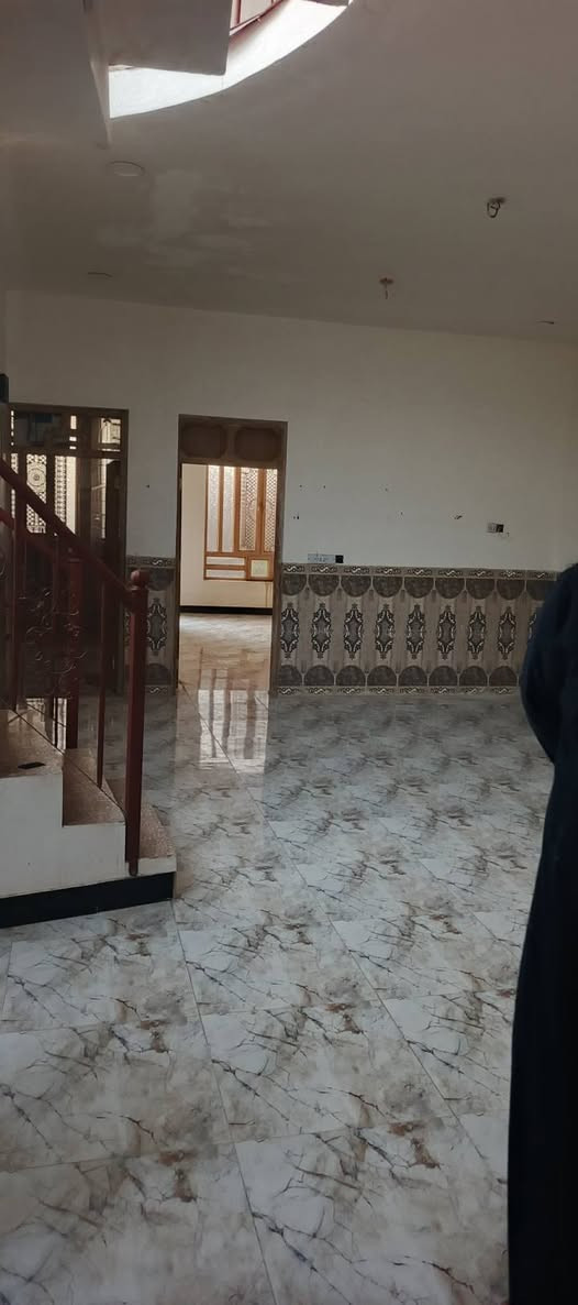 سلام عليكم #دار#اللايجار 
بيت اللايجار ١٥٠ متر في الجيغيفي الثانيه مقابيل العلوه
كامل ماء كهرباء خدمات كامله 
الدار ركن ايجار وبي مجال
***********
