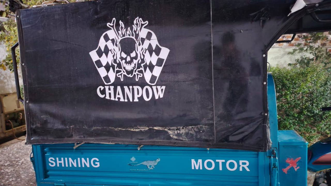 سلام عليكم محجر ٩٠ لبيع  كامل نضافه واحد عل وواحد هوه وغراضه بي دركه او توج او دمام  سعر ٢٥٠ بي مجال ***********
