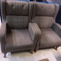 كراسي تخم العدد ٢٥ والوان وشغل درجه اوله للبيع استعمال شهر يعني جدد 07...