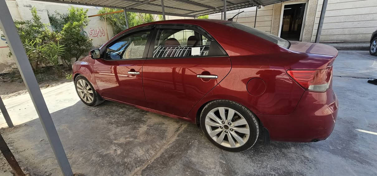 السلام عليكم  
كيا سيراتو 2012 خليجي فول
رقم بغداد الجديد
فتحة
بصمة
شفتات ستيرن
مري شفط
اشاير مري
مري كهرباء
5 ويل كب
حساسات
يدات نيكل
بروجكترات
تحكم ستيرن جهتين
السياره بيها صبغ جاملغ خلفي وبنيد كلير
ايرباك سليم 
صدر جديد
تايرات جديدة
السيارة بيها منظومة غاز جديدة
جاهزة وخير من الله كير مكينة كهربائيات
ما بيها اي نقص
 السعر 98 بيها مجال للشراي  
للاستفسار  ***********
مكان السياره بغداد الغزالية بغداد, العراق
