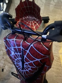 عندي هذني السكوترات ثنيهن ب 125 وبيهن مجال التواصل 07725768117