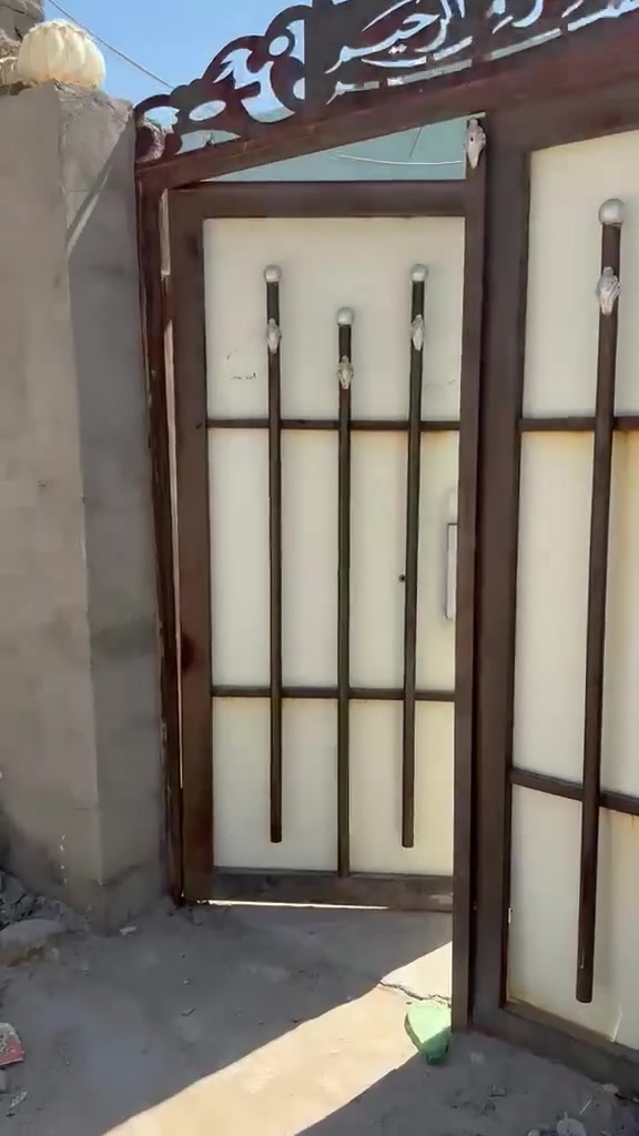 سلام عليكم فرصه ذهبيه لظيعها من يدك بيت ١٠٠ متر مثل ما موضح بلفيديو بيت مرتب وشغل حلو وسعر بعد احلا لليدور بيت ويرسد يخلص من لايجار مكانه مقابيل قريه شارع صب عمود ١٢٧ وتنزل بلخط لاول خدمات كامله لبيت سعره ٢٣ وبي مجال للاستفسار ***********
