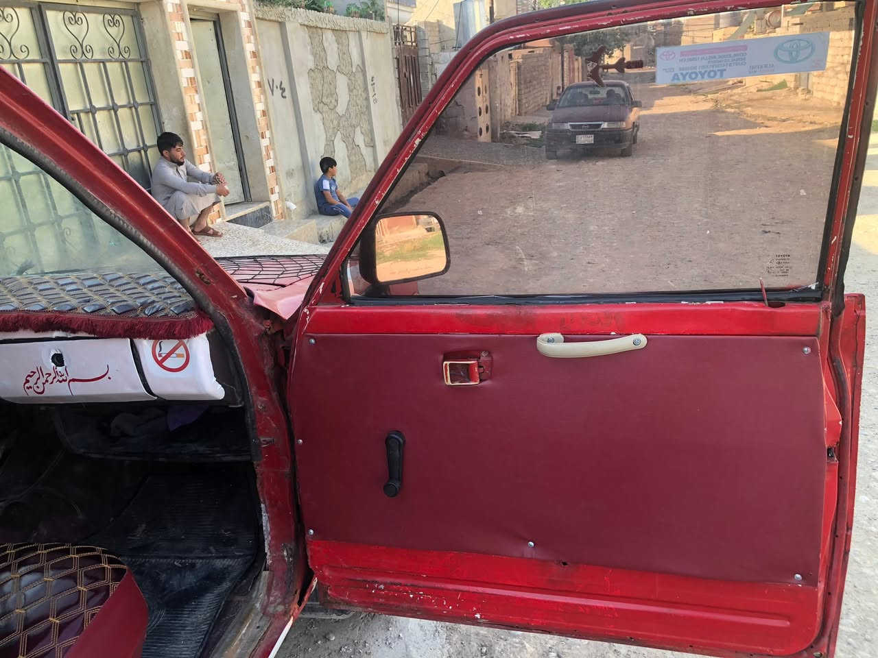 @سلام عليكم بيكم للبيع ٨٢ رقم جديد سنويه لا ٣٠ كربون بي اكسن كير شرط محرك بي تنقيص بس كلج وعينه وافلوين جدد مبدلهن واير منيه كلها جديده تايات نضاف شرط لتحويل سعر ٣٣ بي مجال بسيط مصبوقه بخ جماليه موصل جانب الايمن رقم ***********
