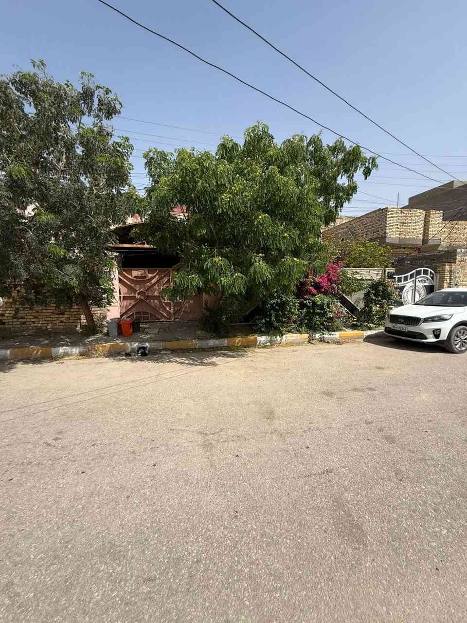 السلام عليكم 
بيت طابو ملك صرف ٢٠٠ متر واقع حال ٣٠٠ فضله ١٠٠ متر 
بيت مكون من غرفتين وصاله ومطبخ واستقبال 
موقع مميز جدا الحضارة الزون الاول يبعد فقط ١٠٠ متر عن النسر  مقابل حديقة 
سعر مناسب جدا جدا


**إذا كنت صاحب هذا الإعلان وتريد حذفه لأي سبب، رجاءا أرسل رسالة إلى الدعم الفني**