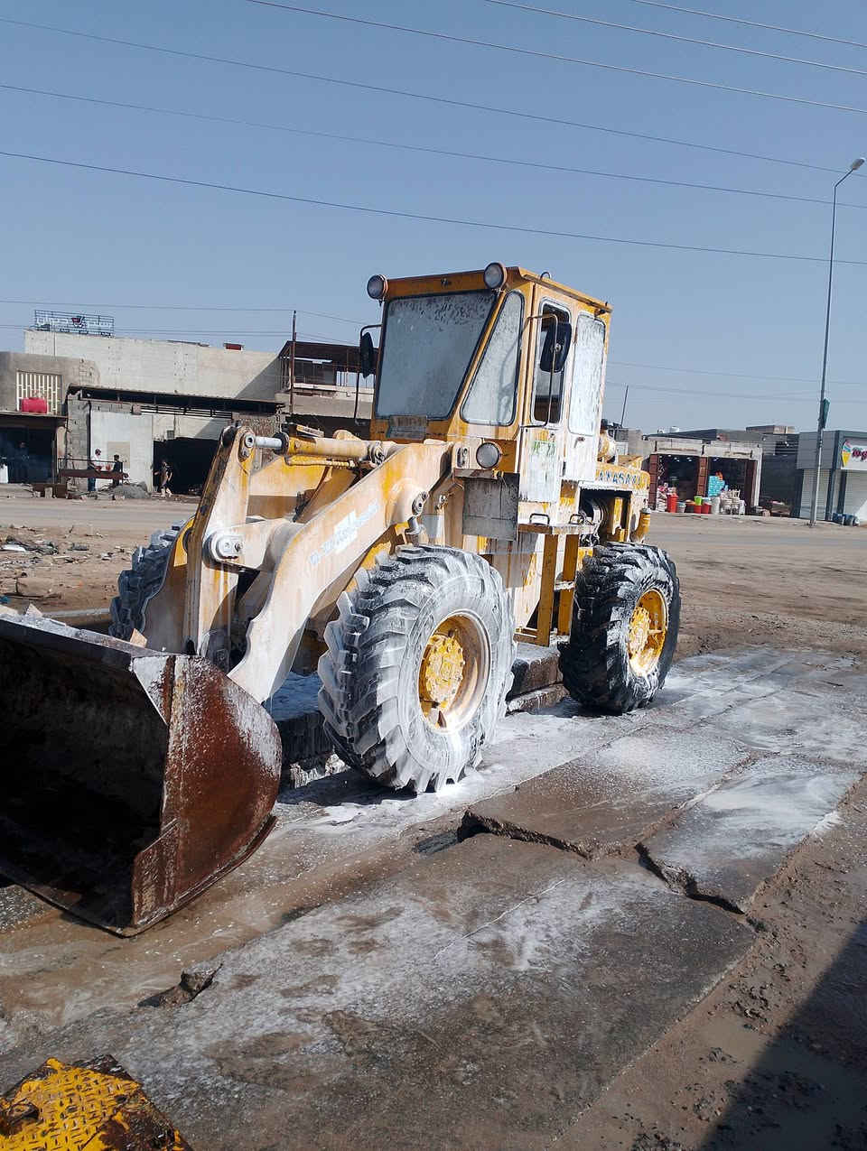 السلام عليكم من رخصت الادمن للبيع شفل كاوسكي حجم 50 موديل 1998 محرك دويز 4سلندر تبريد دهن رقم بصرة الماني تحويل بأسمك ثاني يوم كير 3نمر تخم تاير المكينة جاهزة للشغل وخير من الله العنوان البصرة  للاستفسار (***********)
