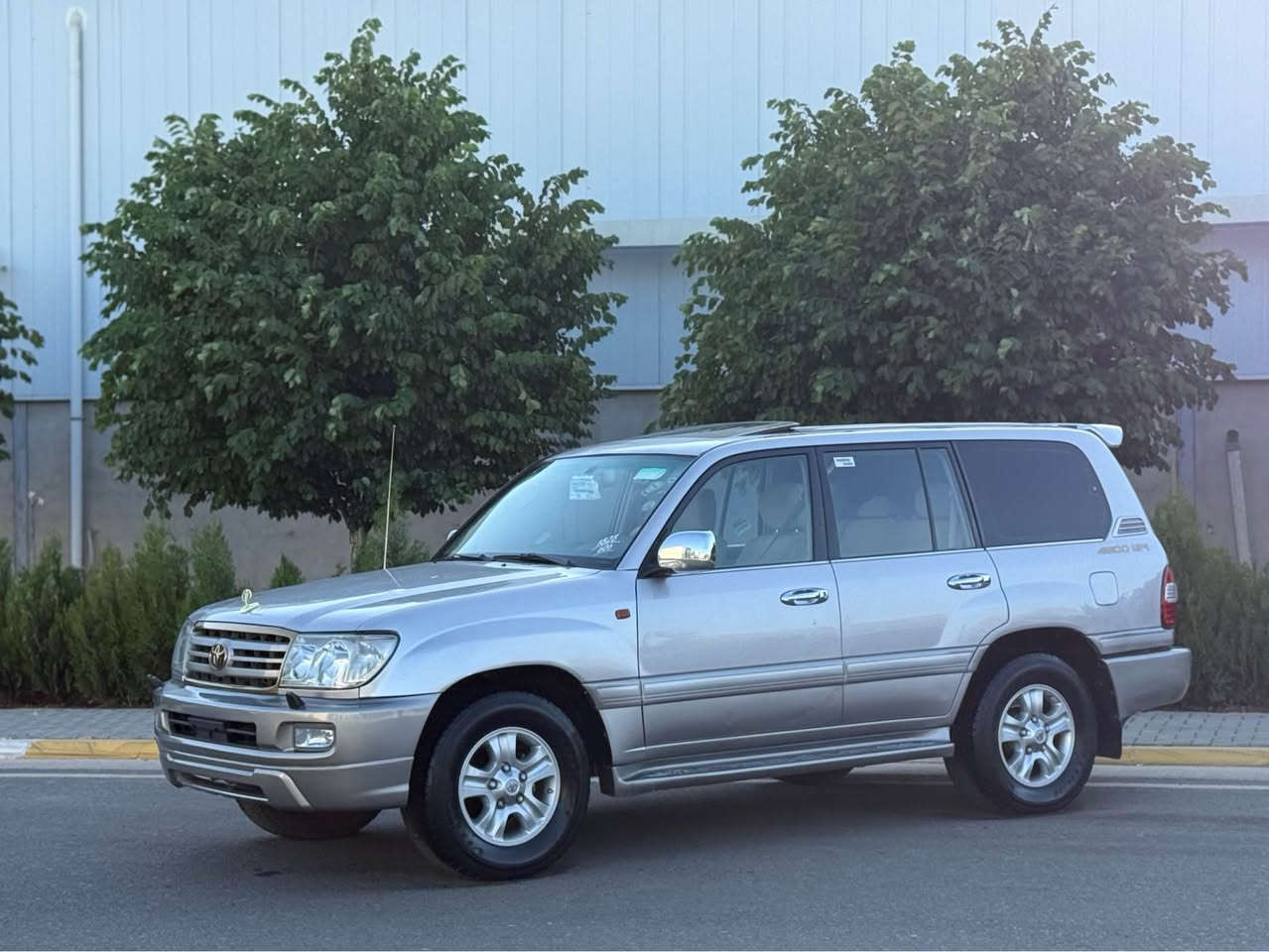 Land cruiser 2005 
مۆنیکا ٢٠٠٥ 
‏G.X.R
فوول مواسەفات 
تەحویلی ئەصڵ 
گێڕ ئۆتۆماتیک و ناو زەرد
سەلاجە و سڵاید 
فۆڕمیگا و قوفلی ئەکسل 
سێ ڕیز کوشن و تەبرید مەرکەزی
تەنها یەک چەمەلەغی پێشەوە بۆیاخە بێ ناوگرتن 
گێڕ و مەکینە و ئەکسلی بەشەرت
سەنەوی تا ٢٠٢٨ تازەیە و بەناوی خۆمەوەیە 
دەعمی بۆ دەعمی بەشەرت و چرکەی تیا نیە
168 گەڵا و کەمێک معامەلە 
*********** السليمانية, العراق
