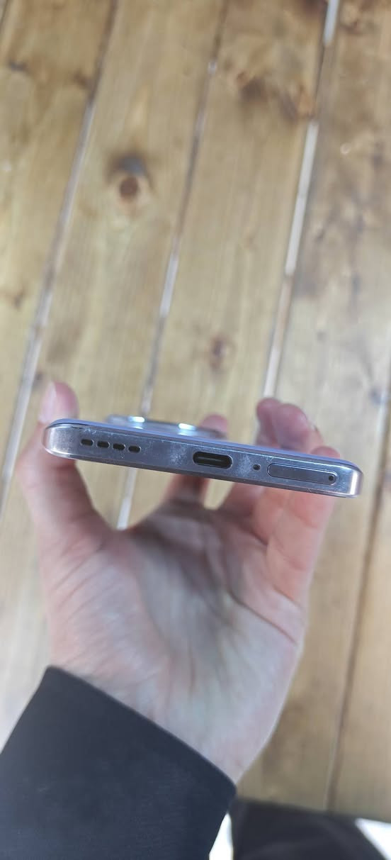 realme 13 pro 5g 256 gb ram 8 بۆفرۆشتن خاوێنی 100‌‌/95 بەس یتارەکەی کەمێک شوختی هەیە ۳۲۰ هەزار قفلە  شوێن هەولێر گەیاندن هەیە


**إذا كنت صاحب هذا الإعلان وتريد حذفه لأي سبب، رجاءا أرسل رسالة إلى الدعم الفني**