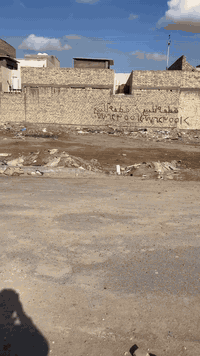 سلام عليكم عندي قطعه للبيع بسبع قصور مقبيل  زنودالحمداني منطقه جديده مساحتها 200خدمات كامله تبليط مجاري كهرباء قريبه على الشارع اي سفسار ع رقم وبيه واساب ***********
