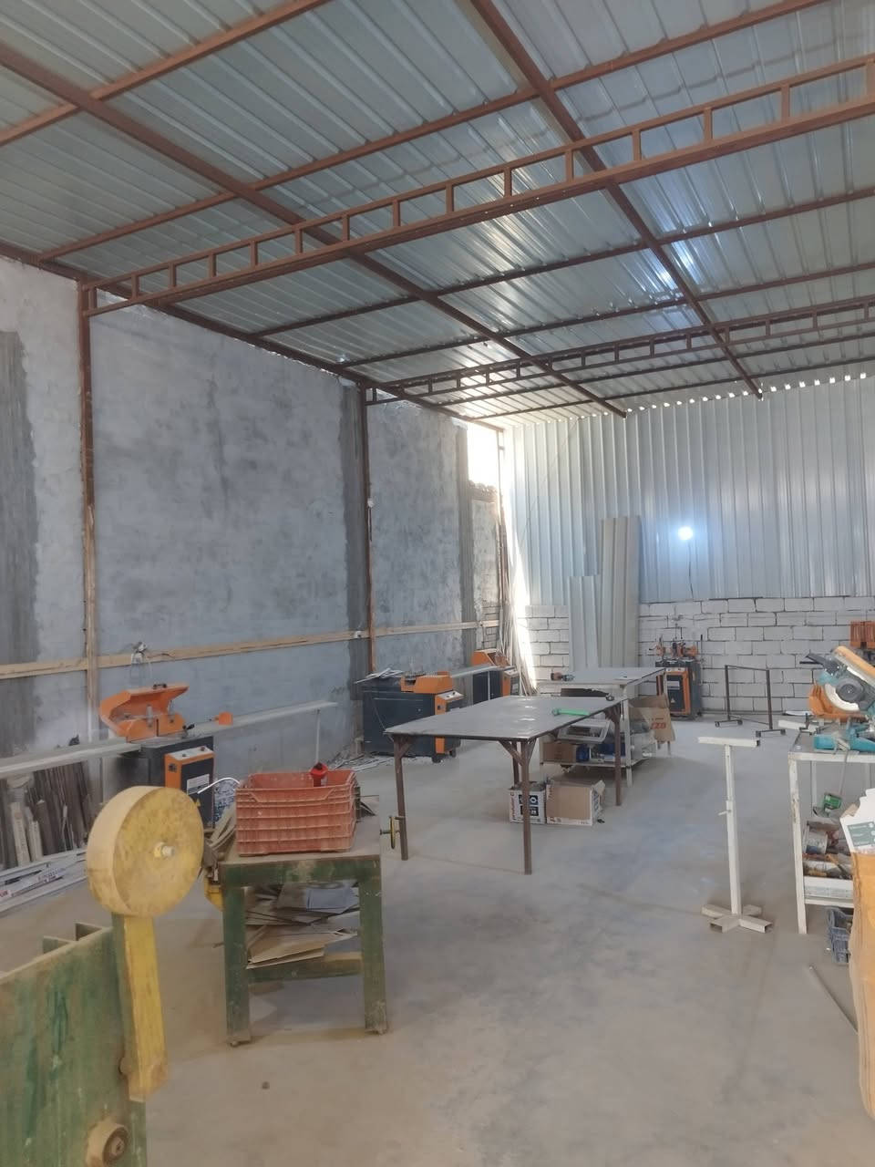 السلام عليكم للبيع معمل pvc +معمل كونترات اي نقص مابي جاهز مجهز  مع الموقع ايجاره مناسب متكامل مع عدد متكامله عده محجرات )(للستفسار (***********) (***********)(ملاحضه المعمل بي خير من الله سبب البيع للسباب معينه ) والرزق على الله
