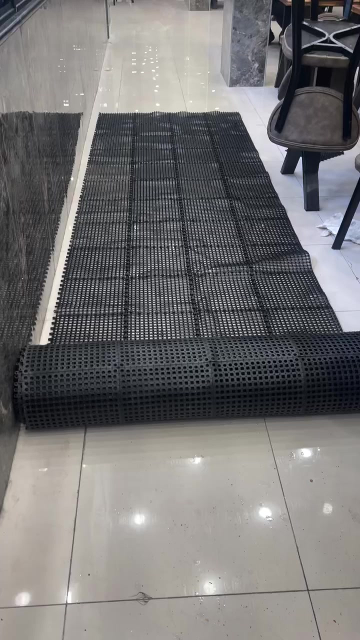 تجهيز المطاعم والكوفيهات بارضيات مطاط المتر ١١ قطعه ابعاد ٣٠*٣٠ ارتفاع ١٢ملم مع ضمان سنه ☎️***********📞� للطلب ارسل رقم وعنوان تصلك خلال ٤٨ ساعه يتوفر ب٦ الوان اسود رصاصي ازرق اصفر اخضر احمر. توصيل ٥ الف
