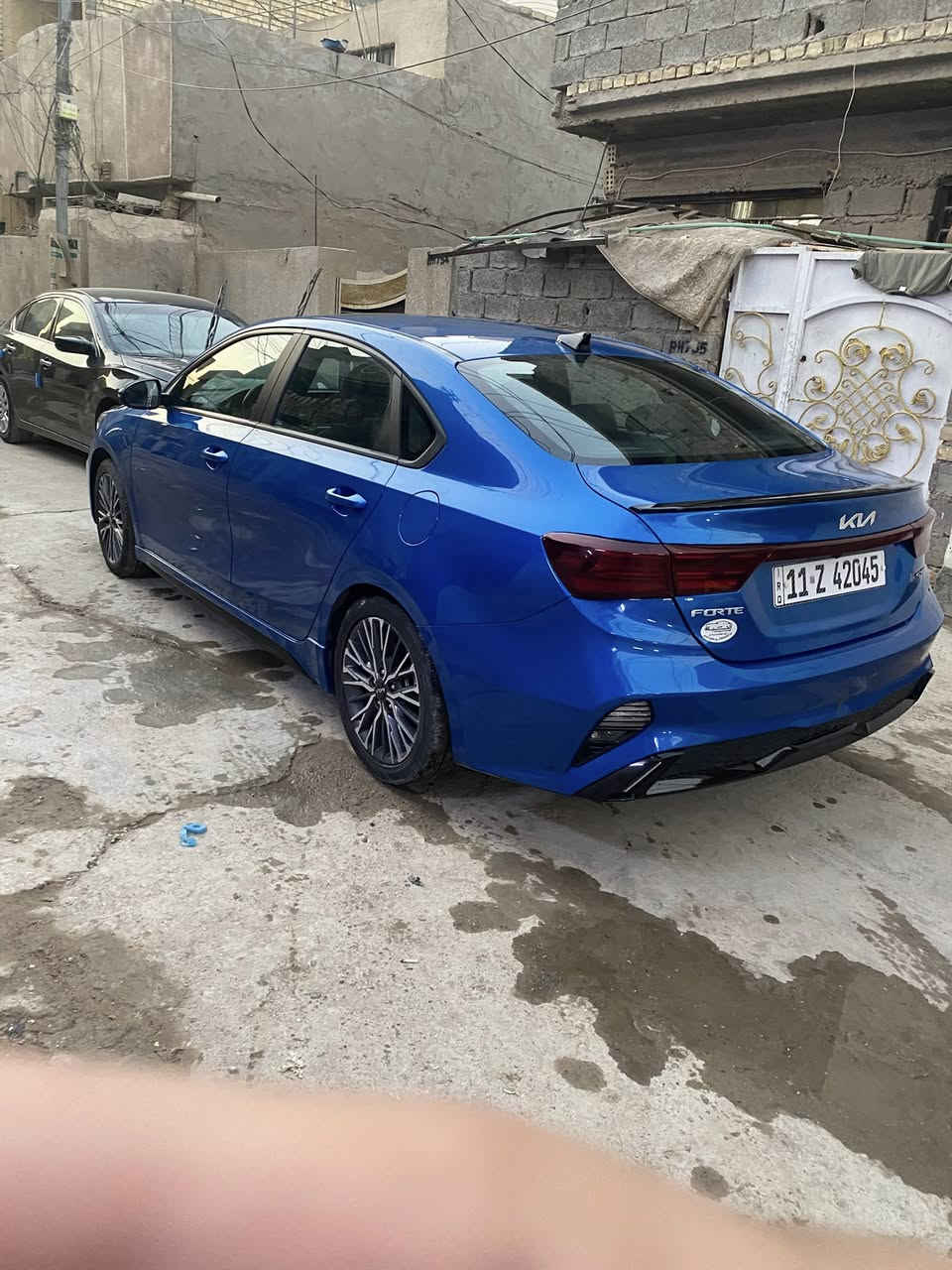 السلام عليكم .. كيا فورتي GT LINE .. 
موديل 2023 ..
 المواصفات: بصمة تشغيل بصمة ابواب .
 تشغيل عن بعد .
 رادار امامي جانبي خلفي توقف ذاتي .
 قياده ذاتيه .
 تحديد مسار .
 حساس فتح صندوق عن قرب .محركها 2000 دوش 4 سلندر .
 فتحة سقف .
 السياره بدون حادث و مكفوله كفاله عامه لا صبغ و ولا تبديل ولا بارد ..
 رقمها بغداد انكليزي حادثها تخريب موضح بالفيديو و اي استفسار موجود واتساب على هذا الرقم:    ***********
السعر 165
