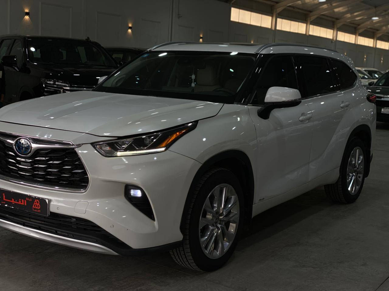 تويوتا هايلندر 2023 وارد أمريكي هايبرد
فئة لمتد فول 1/1 اعلى مواصفات ماشية 61 الف كيلو حقيقي حادثه جداً بسيط بيه حافة البنيد والدعامية ال الأمامية صبغ فقط وبيه بارد بسيط بدون ايرباك او دواخل وشرط الفحص ومحرك وكير كفالة عامة وشرط الفحص والسيارة رقم بغداد الجديد تحويل مباشر ثاني يوم 
السعر هو 34500$الف دولار او 345 
ورقة وبيه مجال وترهم بيع او مراوس مكاني هو بغداد ورقمي ***********
