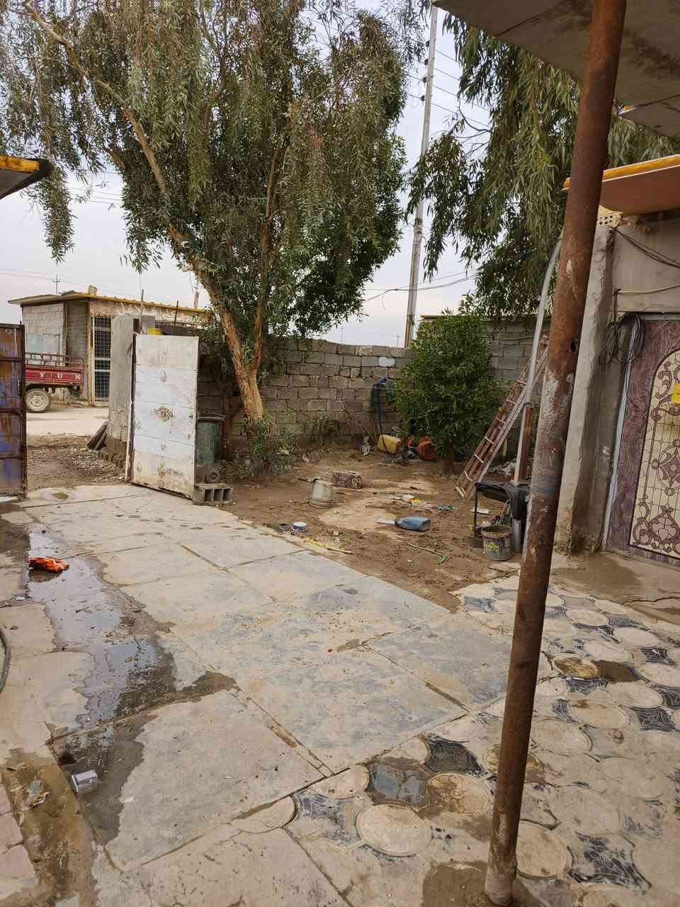 سلام عليكم بيت للبيع مكان مجمع الخمستالاف بي ستقبال.غرف نوم ثنين عكاده.مطبخ.ترك.صاله.حوش جبير. محل.وكاع من ضمن البيت رقم***********
