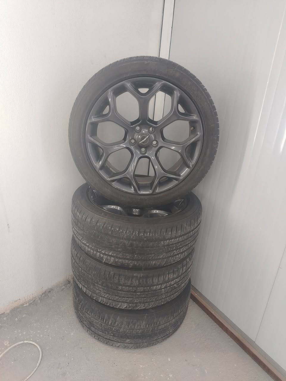 السلام عليكم
ويل اوباما ٢٠
بيه تخم تاير مال ٢٣
للبيع او مراوس
السعر ٣ ورقات
للاستفسار ***********
