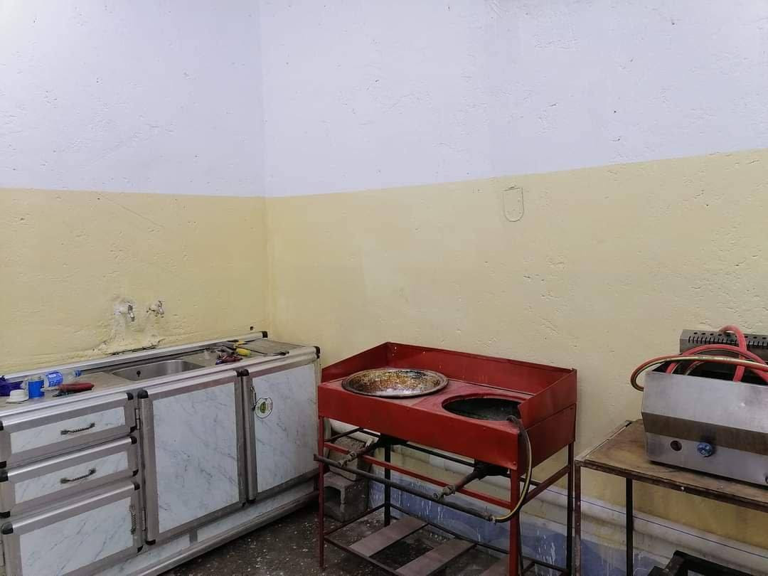 غراض مطعم كاملة للبيع
ميز كص عدد (2)
ميز تحضير كص
سجاجين كص عدد ٤
طباخ ٤ عيون منضدي
ثلاجه عارضه مشروبات
مجمده صغيره
طباخ عينين فلافل
ميز انارة كص عالفحم بس ملغي باقي فقط ميز والانارة
ميز عدد ٤ رجلين حديد
كراسي رجل حديد عدد ٨
ميز طعام جوزي عدد ٦
كراسي عدد ١٤ جوزي
اطباق ستيل حجم وسط عدد ٨
مصافي مستطيل فلافل عدد٢
اطباق ستيل وسط عدد ٨
ثرامة بطاطا مع ميز 
قلاية فنكر عدد ١
تحضير بركر عدد ١
كاسبة صاج عدد ١
مجمده حجم صغير
فاترينه ام ديلاب
ميز كاشير
كرسي كاشير 
كاسات كزاز عمبة ومقبلات عدد حجم كبير ٨ حجم وسط ٣
سنك كبير مع ميز المنيوم 
كتر تغليف نايلون 
ارضيات كارتان خضراء طول ٣ متر
قاطع اخضر طول ٢ متر
كاونتر المنيوم مع ملحق 
***********
