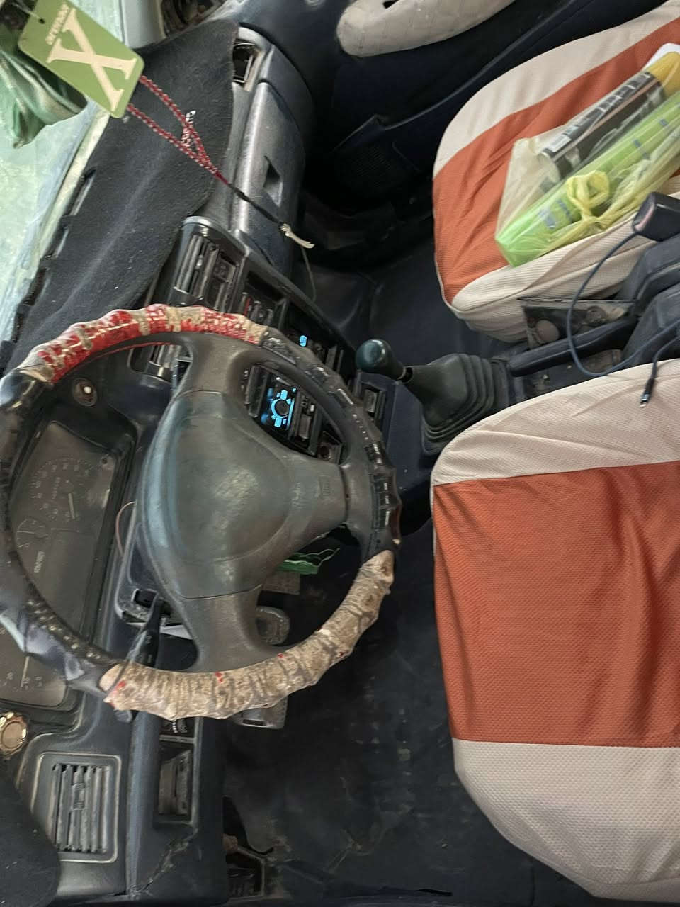 تحيه طيبه
البيع كيا سيفيه موديل 93 رقم بغداد 
كير مكفول ومكينه بيها تبخير بس بل تشغيل
سياره خير من الله مابيها أي  نقص  
صدرها جديد قبل شهر مبدله 
سنويتها ساقطه بل 19
سعرها 22وبيها مجال حك جيه
لاستفسار  ***********
