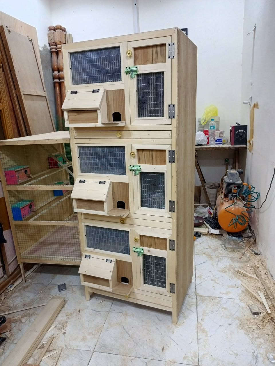 السلام عليكم متوفر حاليا لوكر ابو ثلاثة خانات شغل درجة اولى 
... العرض 70
النزال 50
الارتفاع 55مع الجرار للمربع الواحد 
الارتفاع الكلي 175
.... 
النجف الاشرف حي المكرمه شارع الطاقة للاستفسار  ***********
