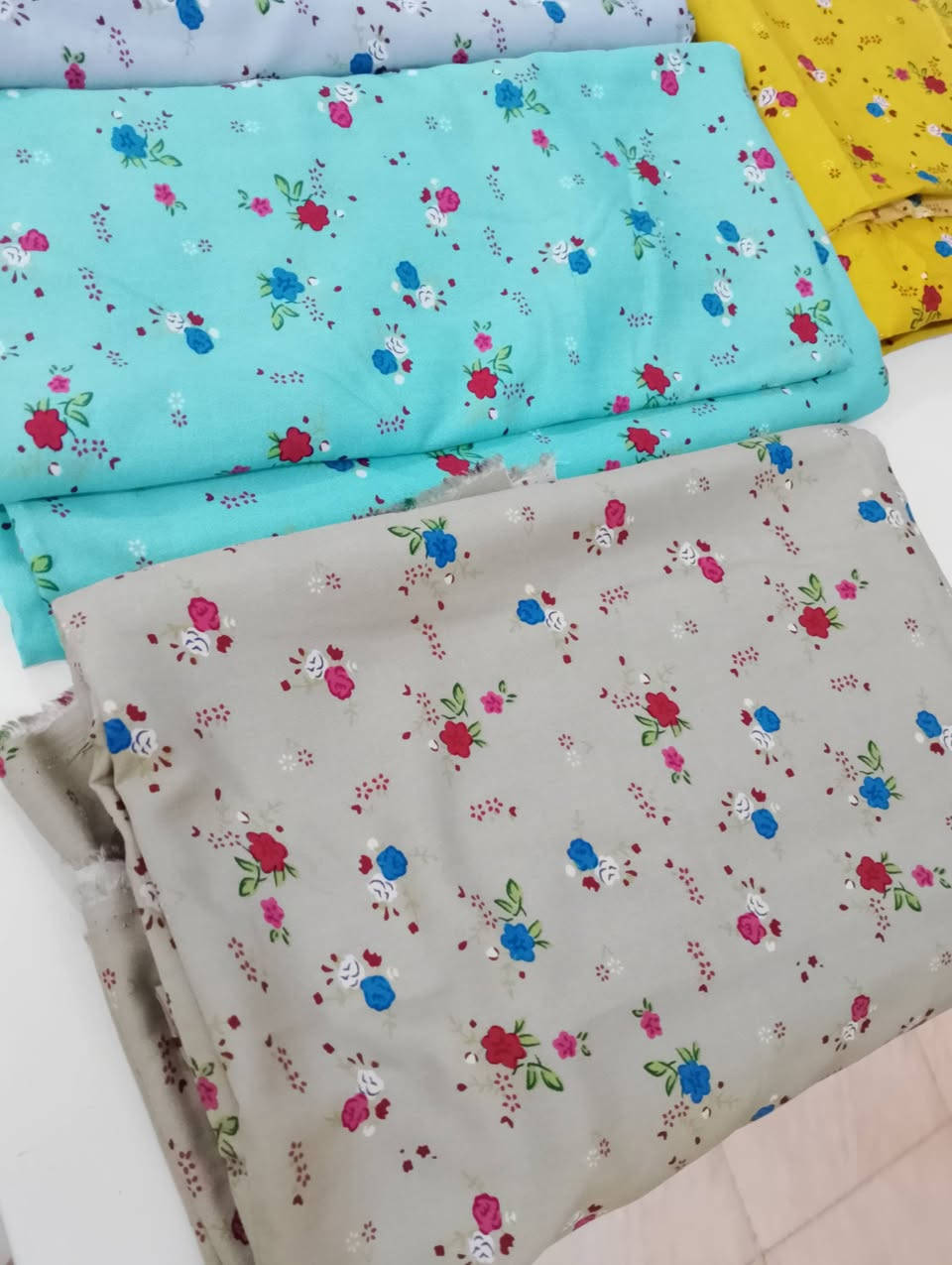 حبايب أقمشة البزاز وجبة ايطالي جديدة توصيل فقط للحجز☎️وات ساب*********** ايطالي قطني🌺 ايطالي لكر❤️ ايطالي جلدالنمر🌺❤️اسودفاحم ميتاليك مسيم 🚘توصيل داخل هبهب مجاني شرط الفحص وتدللون🥰توصيل كافةالمحافظات😍المناطق المجاورة 1000
